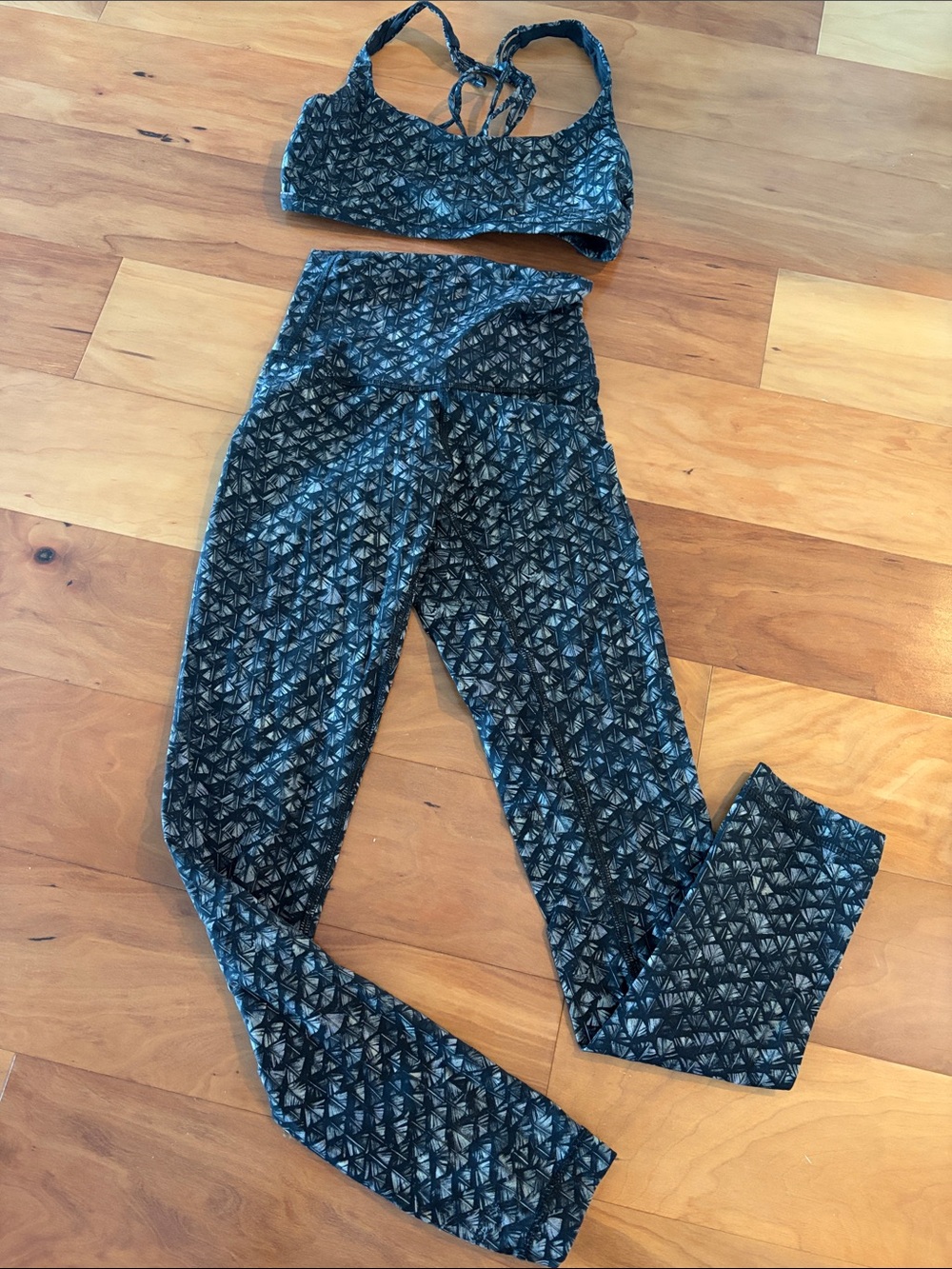 lululemon athletica Black Patterned High-Waist Leggings & Matching Bra